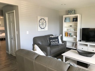 Narragansett, Rhode Island 02882, United States, 2 Bedrooms Bedrooms, ,1 BathroomBathrooms,Residential,Active,181797