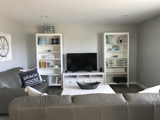 Narragansett, Rhode Island 02882, United States, 2 Bedrooms Bedrooms, ,1 BathroomBathrooms,Residential,Active,181797