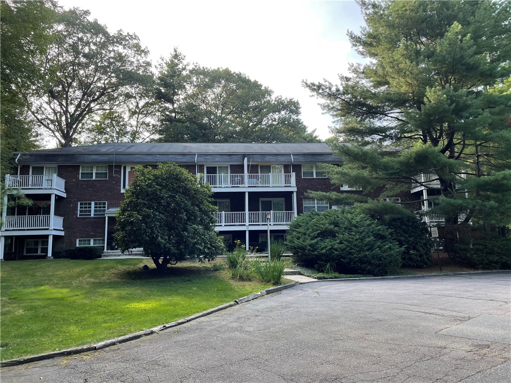 Smithfield, Rhode Island 02828, United States, 2 Bedrooms Bedrooms, ,1 BathroomBathrooms,Residential,Pending,190088