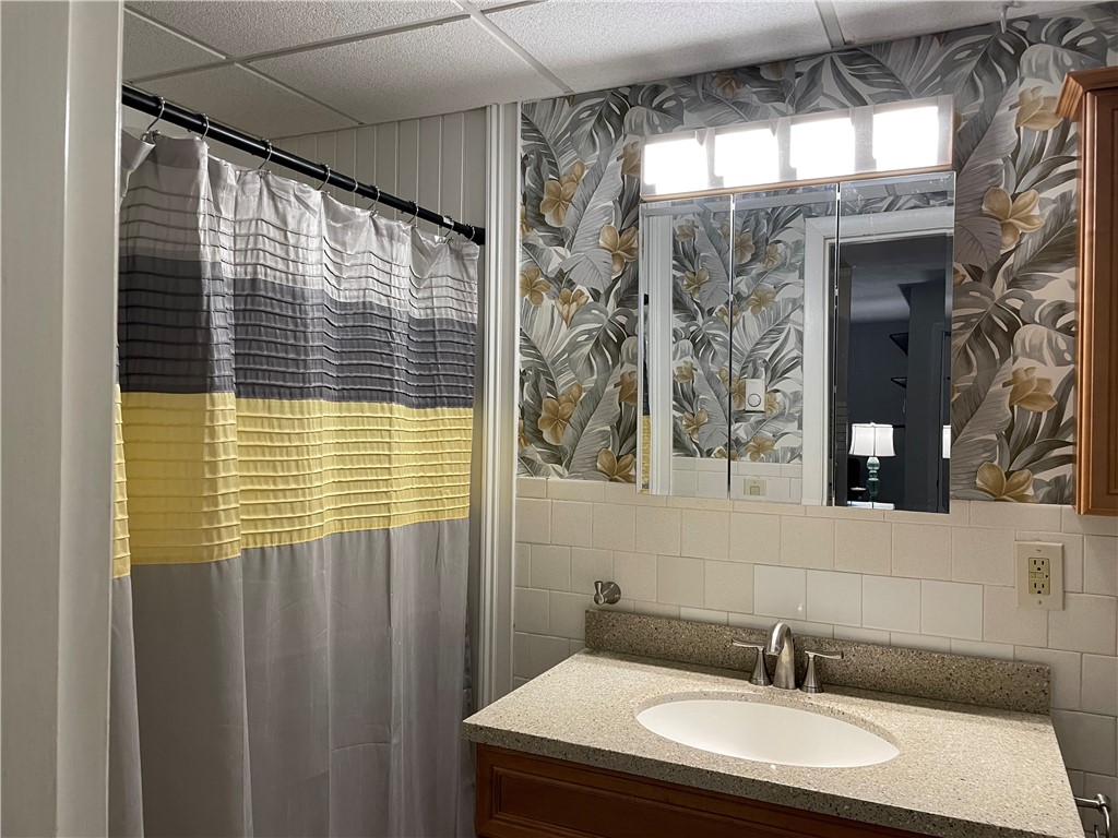 Smithfield, Rhode Island 02828, United States, 2 Bedrooms Bedrooms, ,1 BathroomBathrooms,Residential,Pending,190088