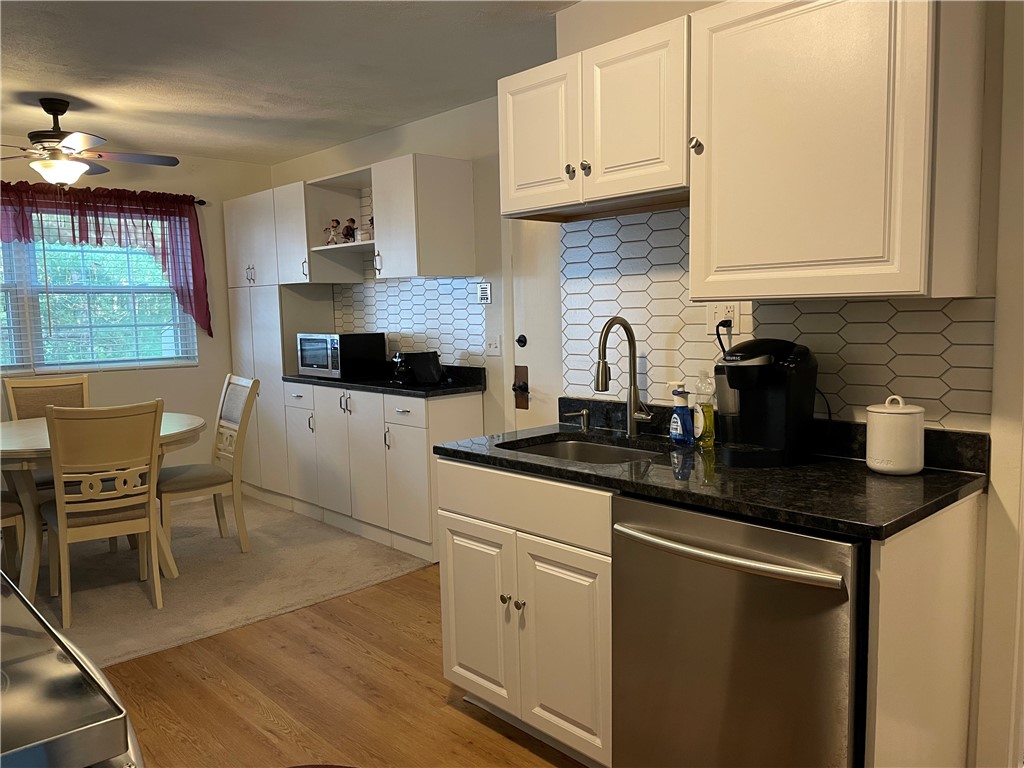 Smithfield, Rhode Island 02828, United States, 2 Bedrooms Bedrooms, ,1 BathroomBathrooms,Residential,Pending,190088