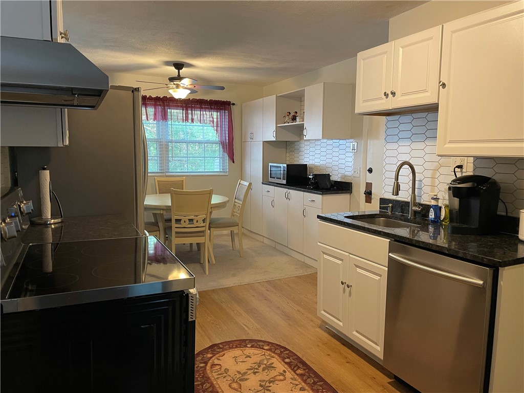 Smithfield, Rhode Island 02828, United States, 2 Bedrooms Bedrooms, ,1 BathroomBathrooms,Residential,Pending,190088