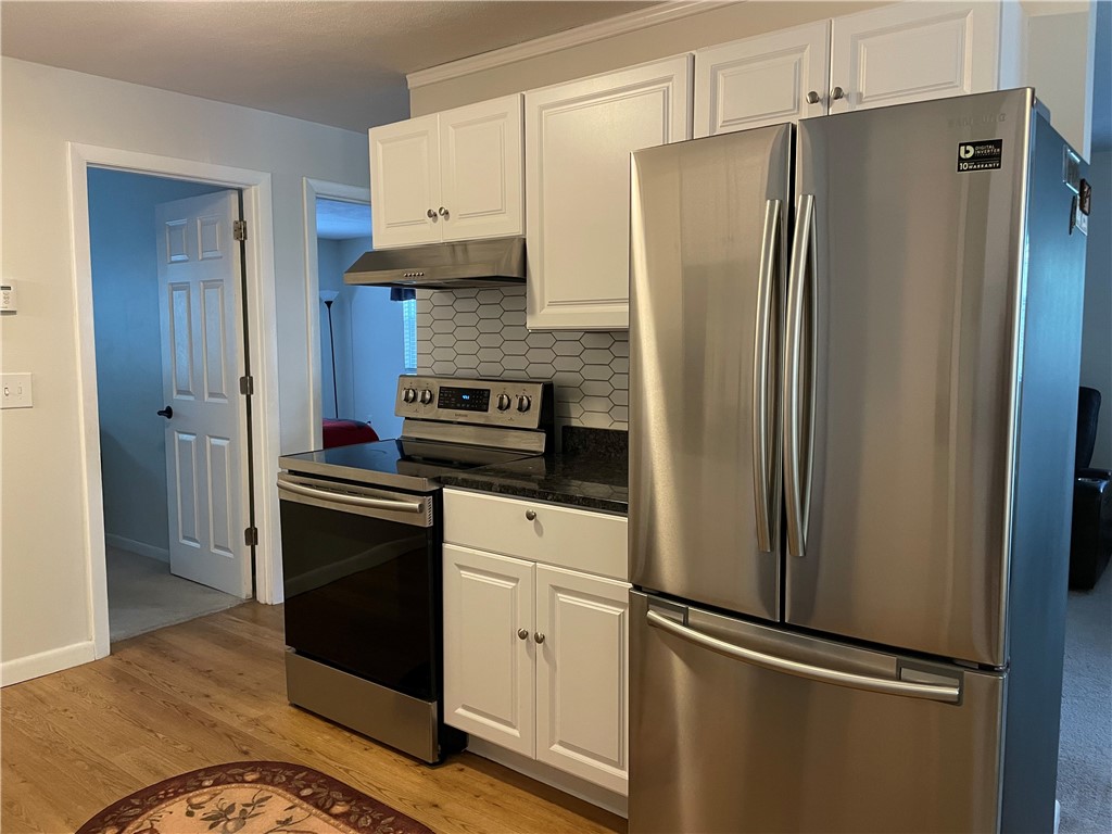 Smithfield, Rhode Island 02828, United States, 2 Bedrooms Bedrooms, ,1 BathroomBathrooms,Residential,Pending,190088