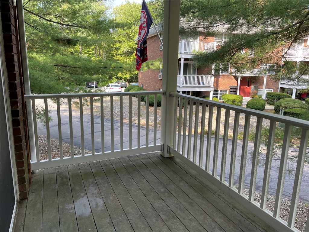 Smithfield, Rhode Island 02828, United States, 2 Bedrooms Bedrooms, ,1 BathroomBathrooms,Residential,Pending,190088