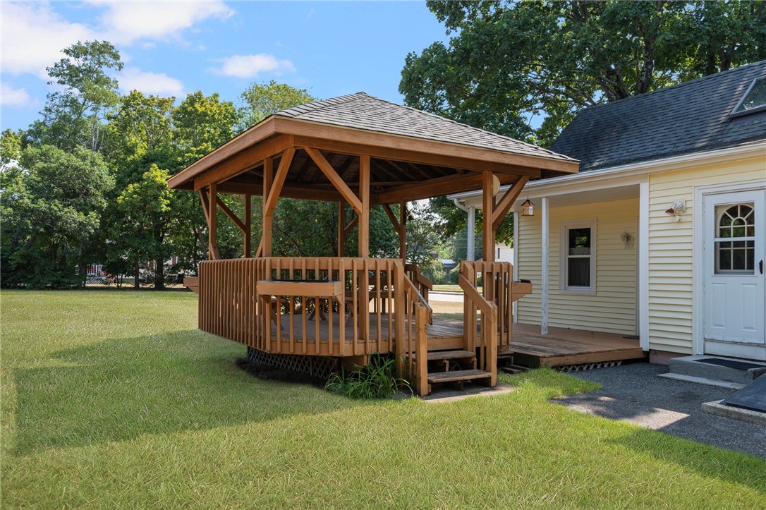 North Kingstown, Rhode Island 02852, United States, 3 Bedrooms Bedrooms, ,2 BathroomsBathrooms,Residential,Active,182924