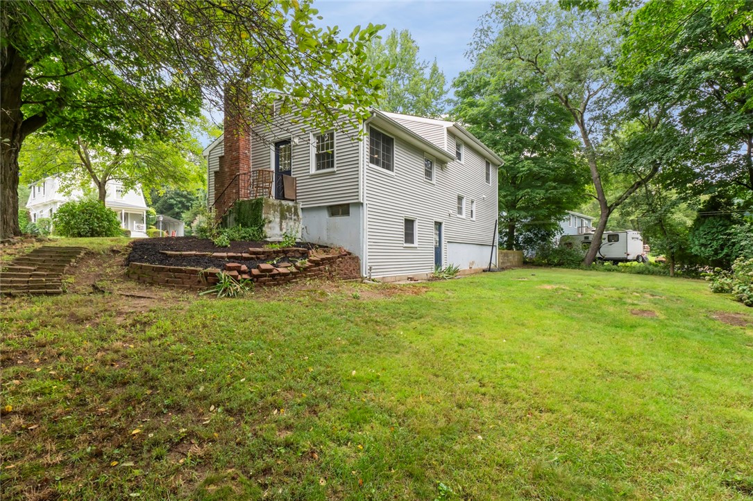 Photo 3 of 21 of 37 Highland Avenue house