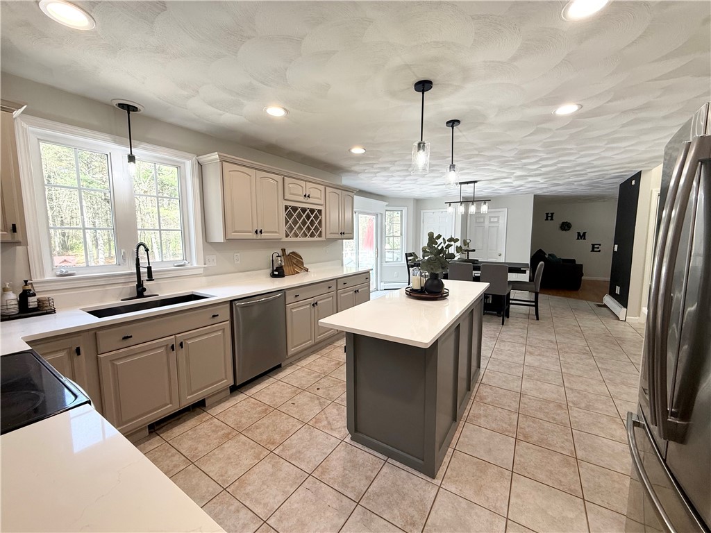 299 ROBIN HOLLOW Road