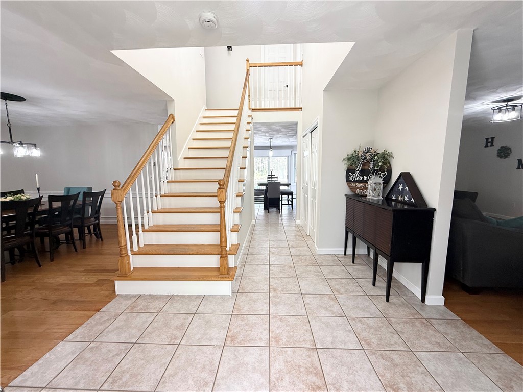 299 ROBIN HOLLOW Road