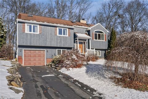 25 Ivy Hollow Court Cranston RI 02921