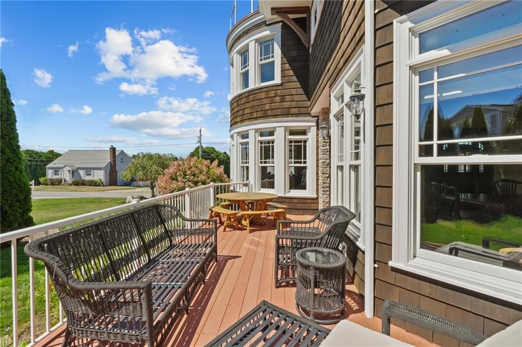 Narragansett, Rhode Island, 02882, United States, 4 Bedrooms Bedrooms, ,4 BathroomsBathrooms,Residential,Active,2032894