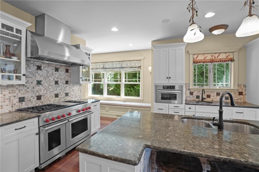 Narragansett, Rhode Island, 02882, United States, 4 Bedrooms Bedrooms, ,4 BathroomsBathrooms,Residential,Active,2032894