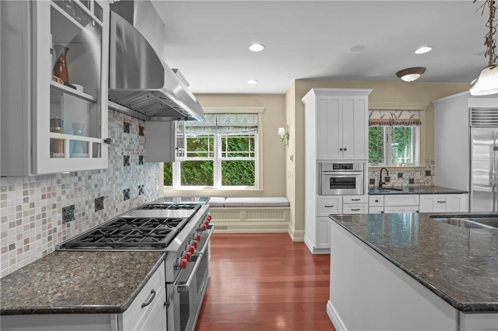 Narragansett, Rhode Island, 02882, United States, 4 Bedrooms Bedrooms, ,4 BathroomsBathrooms,Residential,Active,2032894