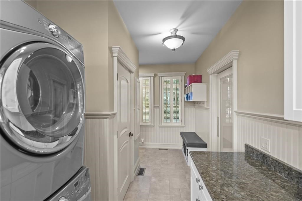 Narragansett, Rhode Island, 02882, United States, 4 Bedrooms Bedrooms, ,4 BathroomsBathrooms,Residential,Active,2032894