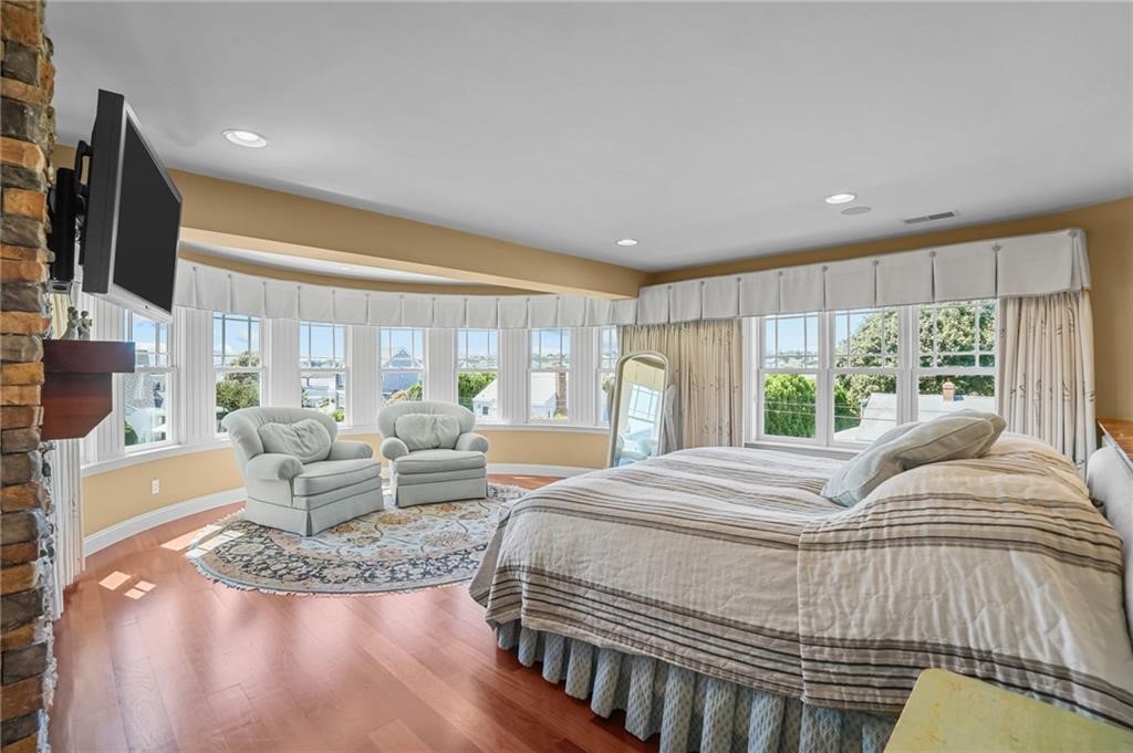 Narragansett, Rhode Island, 02882, United States, 4 Bedrooms Bedrooms, ,4 BathroomsBathrooms,Residential,Active,2032894