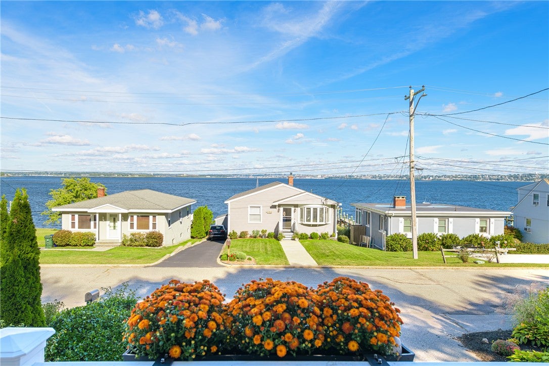 11 King Philip Avenue