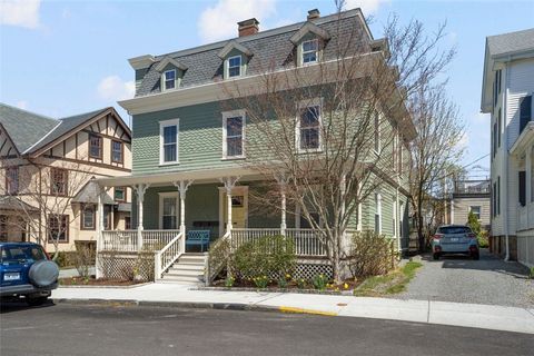 8 Everett Street 2 Newport RI 02840