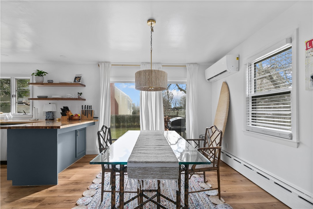 Newport, Rhode Island 02840, United States, 3 Bedrooms Bedrooms, ,2 BathroomsBathrooms,Residential,Active,82784