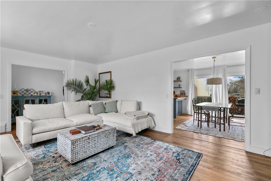 Newport, Rhode Island 02840, United States, 3 Bedrooms Bedrooms, ,2 BathroomsBathrooms,Residential,Active,82784