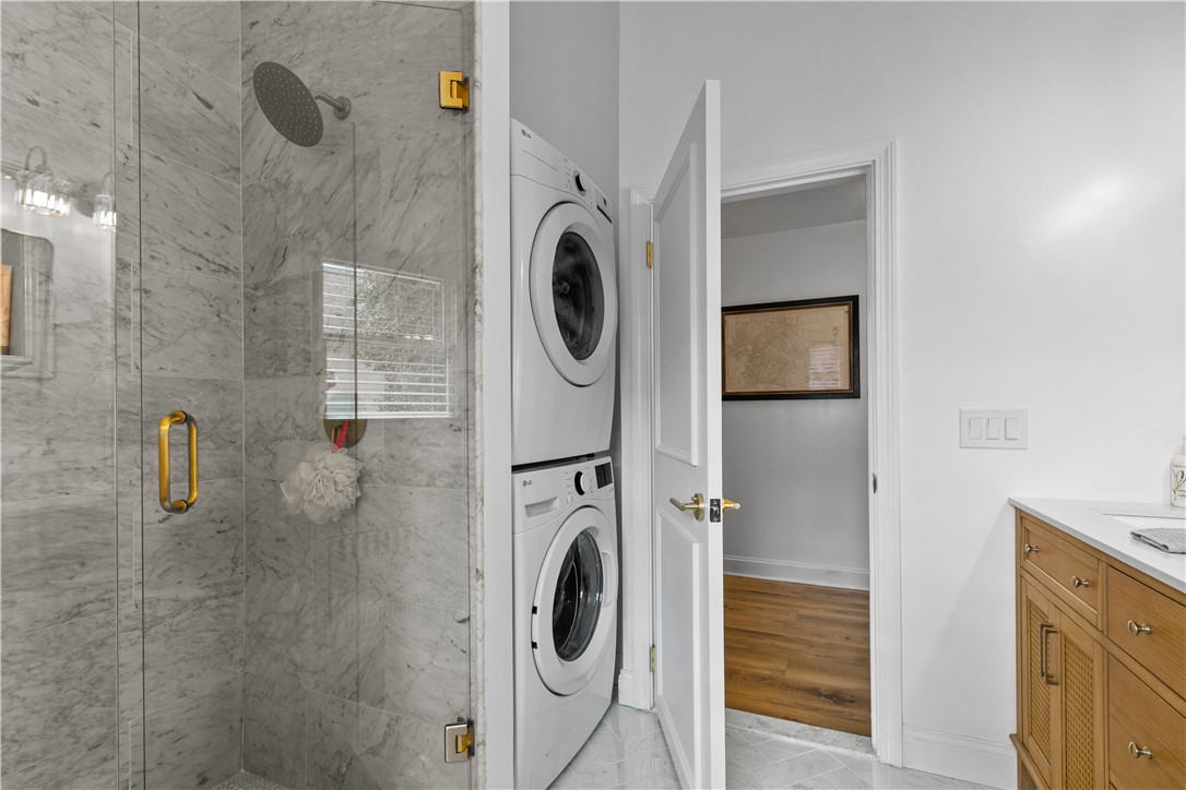 Newport, Rhode Island 02840, United States, 3 Bedrooms Bedrooms, ,2 BathroomsBathrooms,Residential,Active,82784