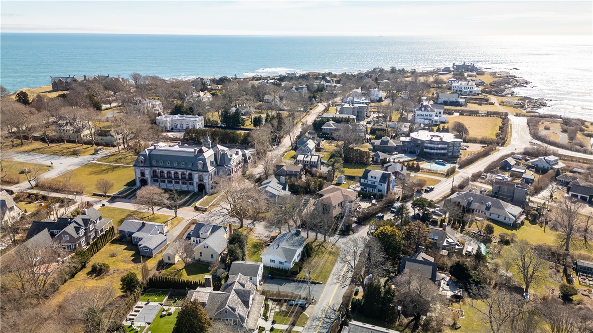 Newport, Rhode Island 02840, United States, 3 Bedrooms Bedrooms, ,2 BathroomsBathrooms,Residential,Active,82784