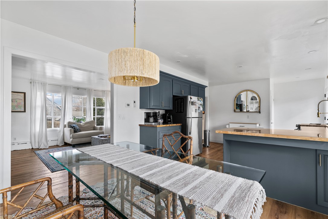 Newport, Rhode Island 02840, United States, 3 Bedrooms Bedrooms, ,2 BathroomsBathrooms,Residential,Active,82784