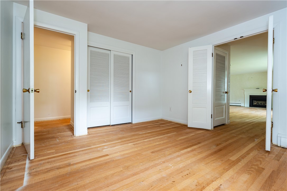 Warwick, Rhode Island 02886, United States, 3 Bedrooms Bedrooms, ,2 BathroomsBathrooms,Residential,Active,171841