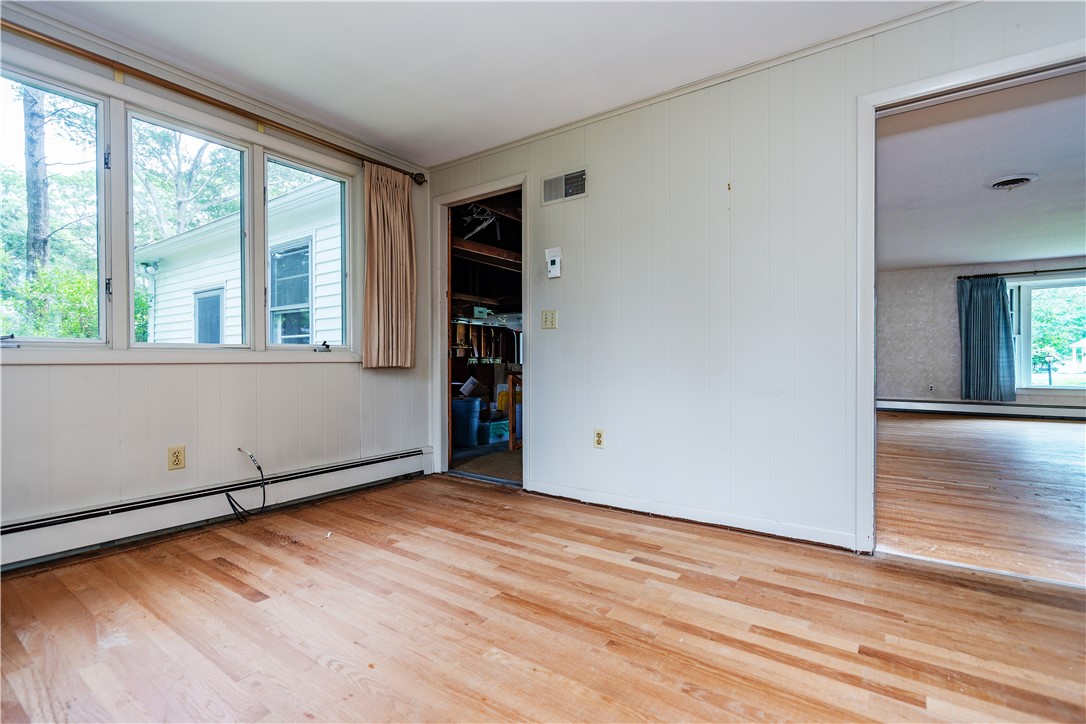 Warwick, Rhode Island 02886, United States, 3 Bedrooms Bedrooms, ,2 BathroomsBathrooms,Residential,Active,171841