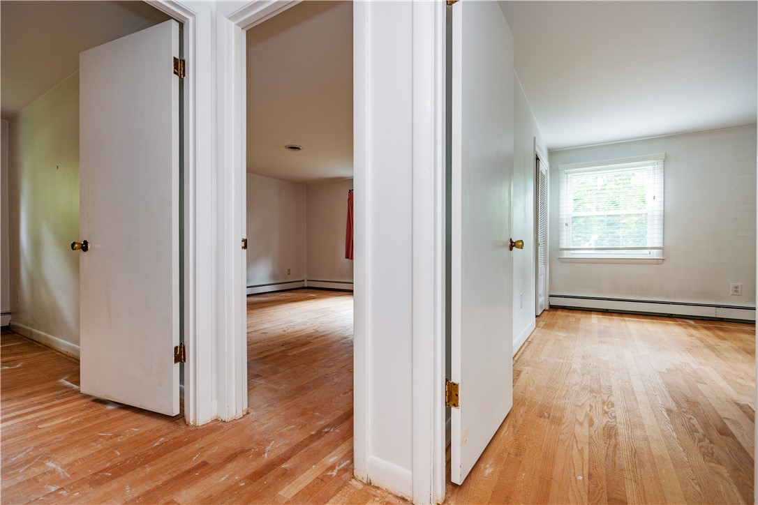 Warwick, Rhode Island 02886, United States, 3 Bedrooms Bedrooms, ,2 BathroomsBathrooms,Residential,Active,171841