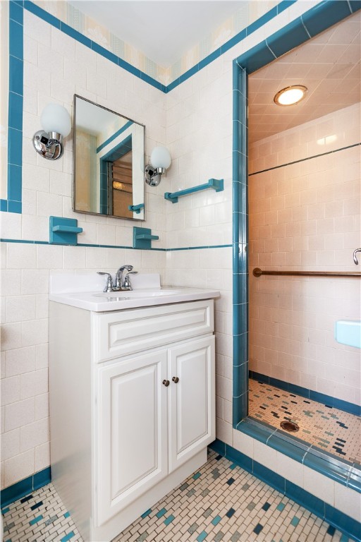 Warwick, Rhode Island 02886, United States, 3 Bedrooms Bedrooms, ,2 BathroomsBathrooms,Residential,Active,171841