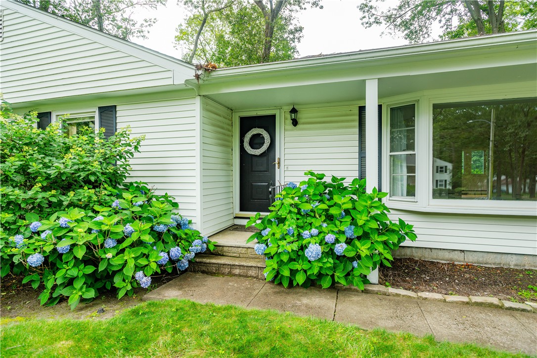 Warwick, Rhode Island 02886, United States, 3 Bedrooms Bedrooms, ,2 BathroomsBathrooms,Residential,Active,171841