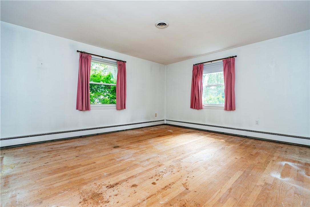 Warwick, Rhode Island 02886, United States, 3 Bedrooms Bedrooms, ,2 BathroomsBathrooms,Residential,Active,171841