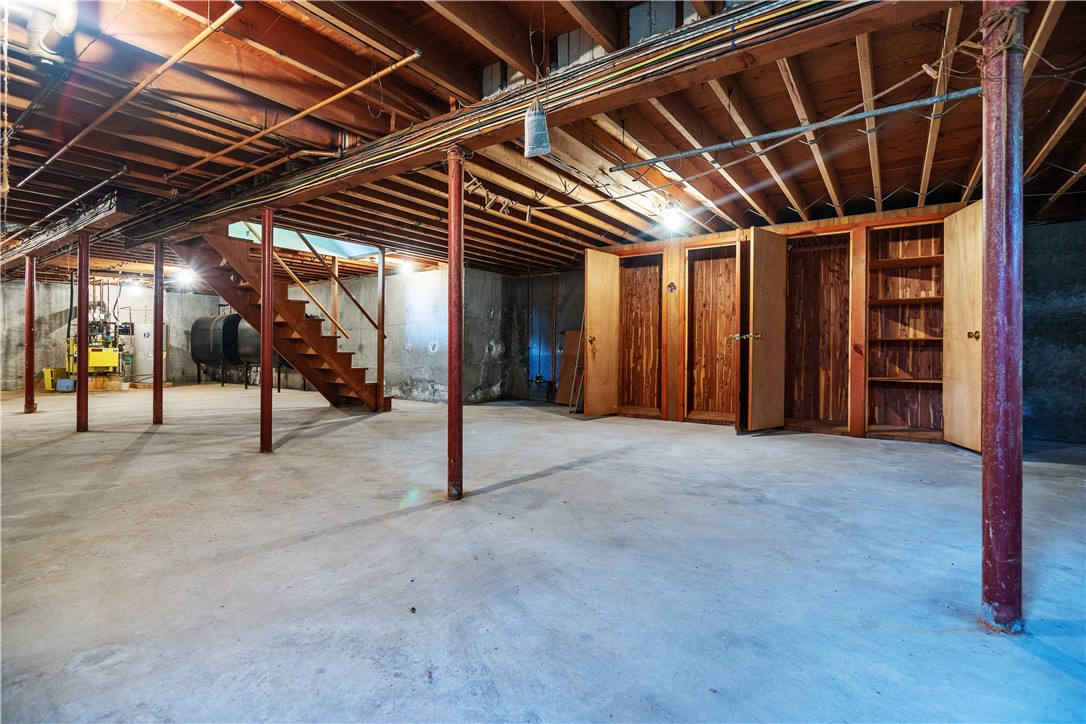 Warwick, Rhode Island 02886, United States, 3 Bedrooms Bedrooms, ,2 BathroomsBathrooms,Residential,Active,171841