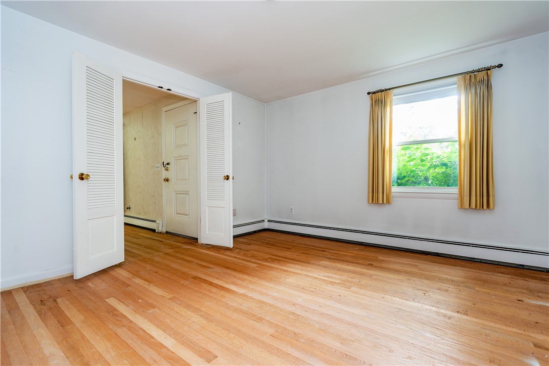 Warwick, Rhode Island 02886, United States, 3 Bedrooms Bedrooms, ,2 BathroomsBathrooms,Residential,Active,171841