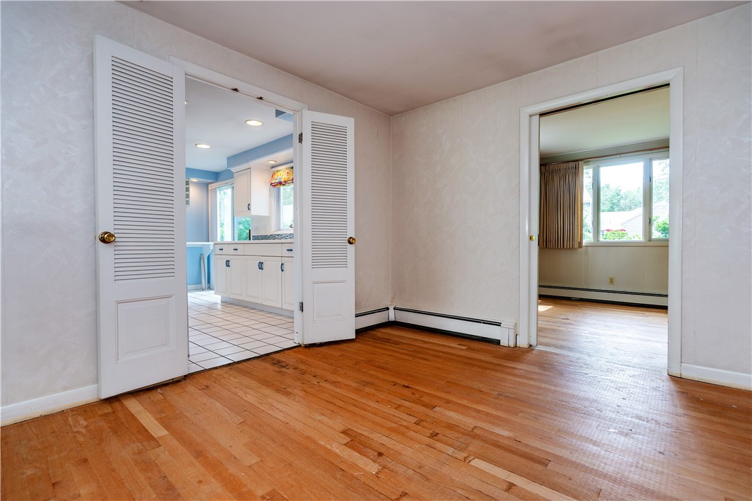 Warwick, Rhode Island 02886, United States, 3 Bedrooms Bedrooms, ,2 BathroomsBathrooms,Residential,Active,171841