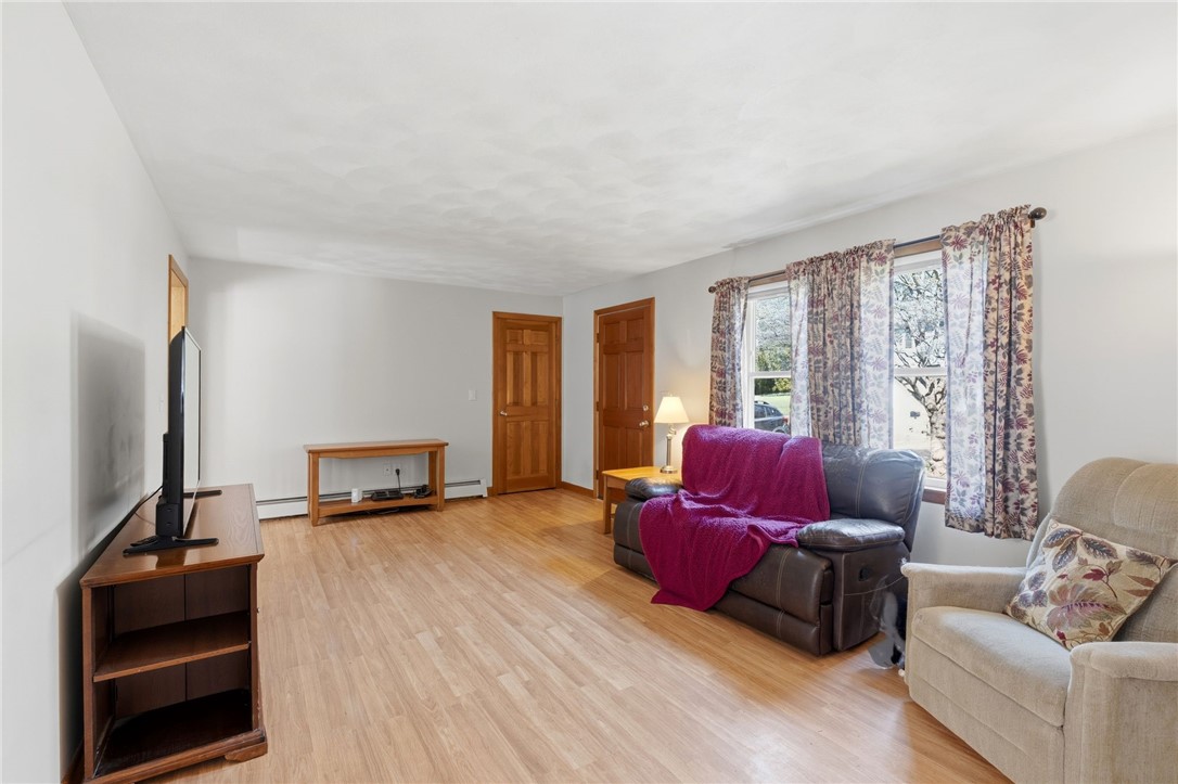 1 Roslyn Avenue