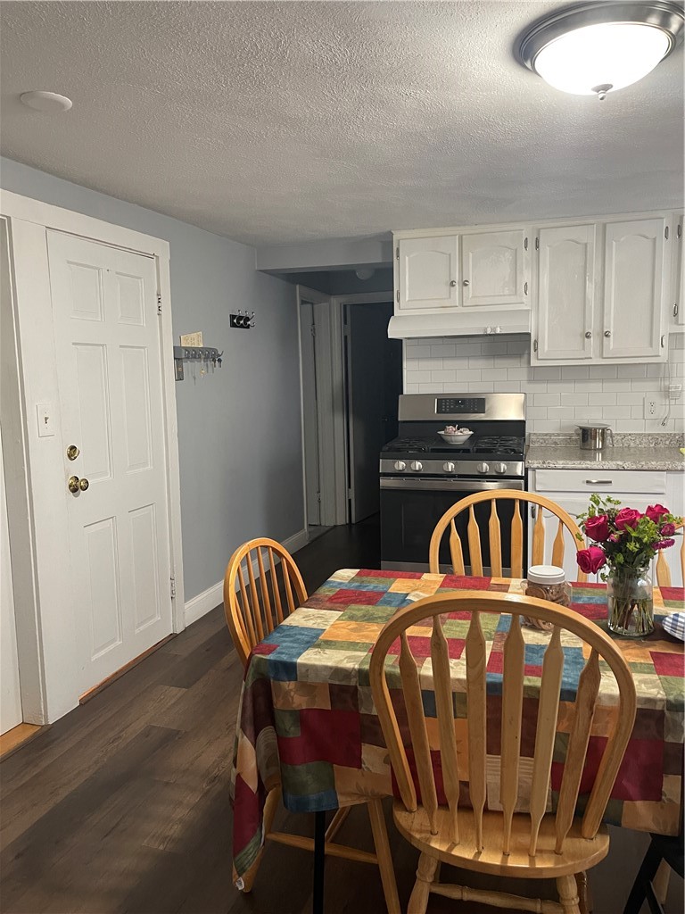 12 Third School Street 2