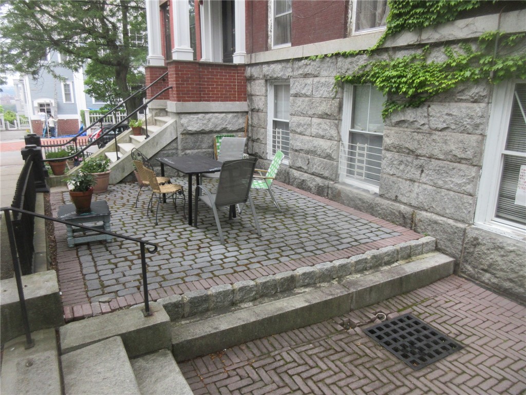 100 Bowen Street 8 units