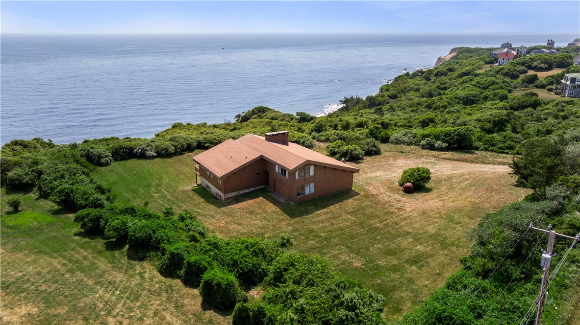 1035 Mohegan Trail