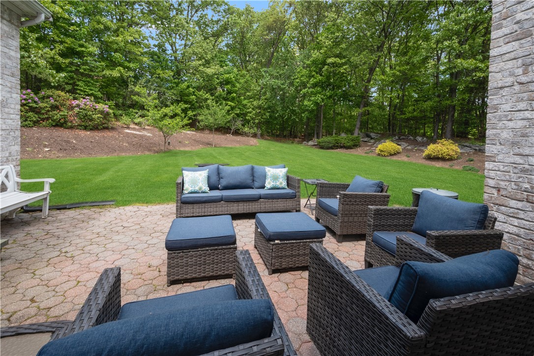 6 PADDOCK Drive