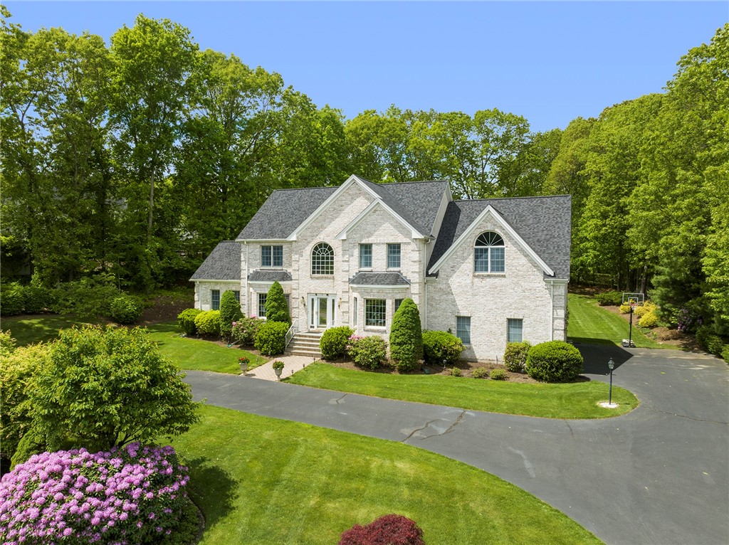 6 PADDOCK Drive