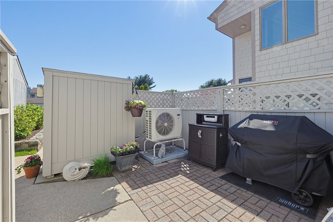 77 Windward Lane