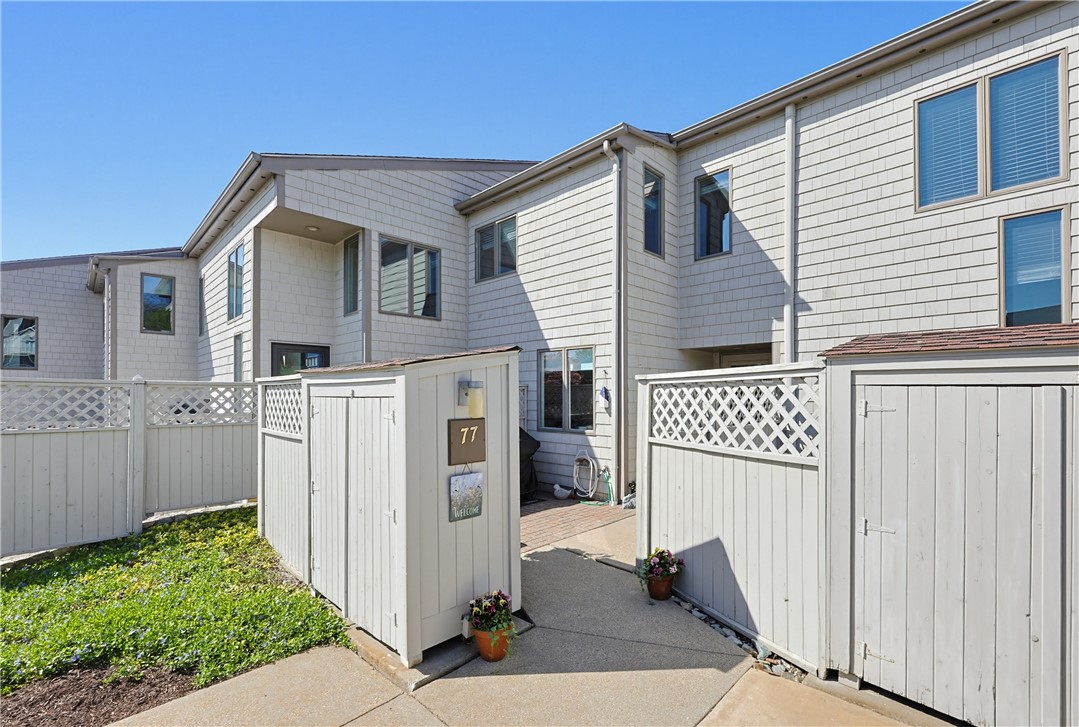 77 Windward Lane