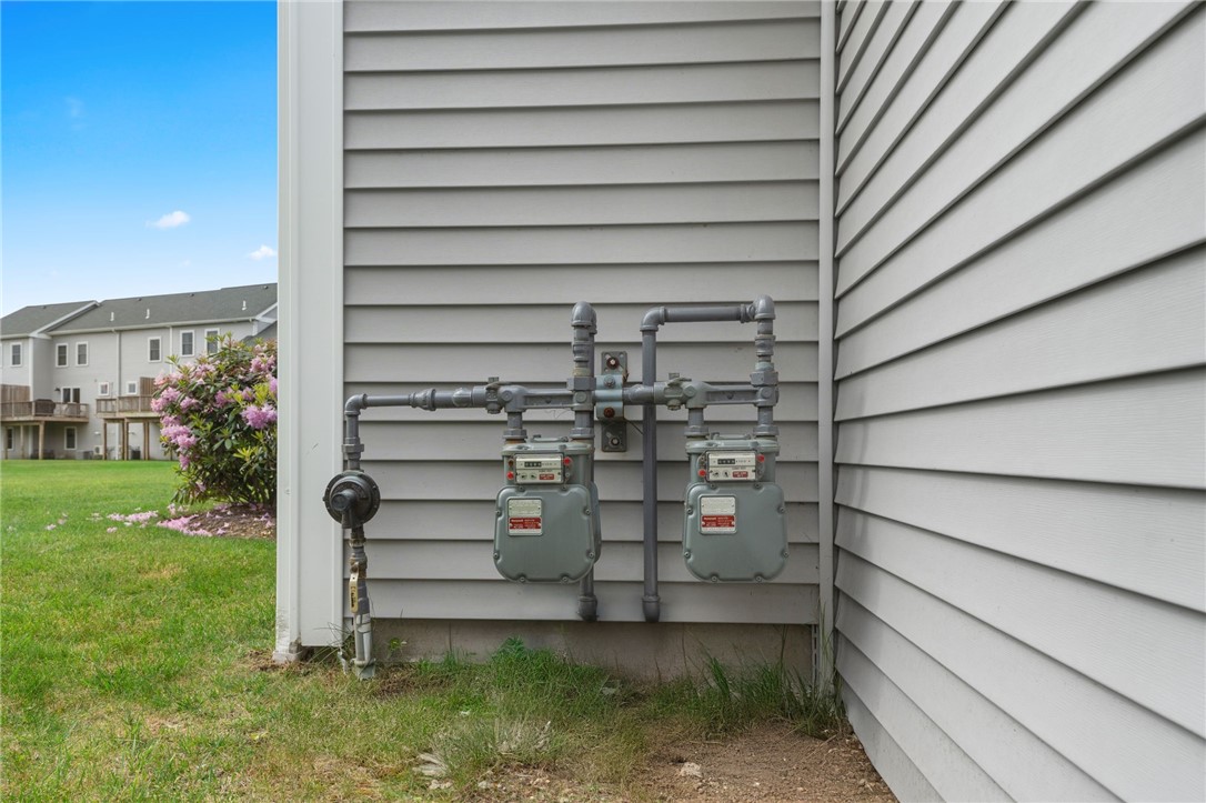 Richmond, Rhode Island 02898, United States, 2 Bedrooms Bedrooms, ,2 BathroomsBathrooms,Residential,Active,151433