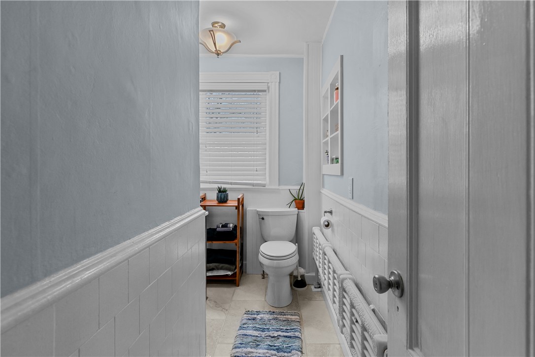 Newport, Rhode Island 02840, United States, 6 Bedrooms Bedrooms, ,3 BathroomsBathrooms,Residential,Pending,15661