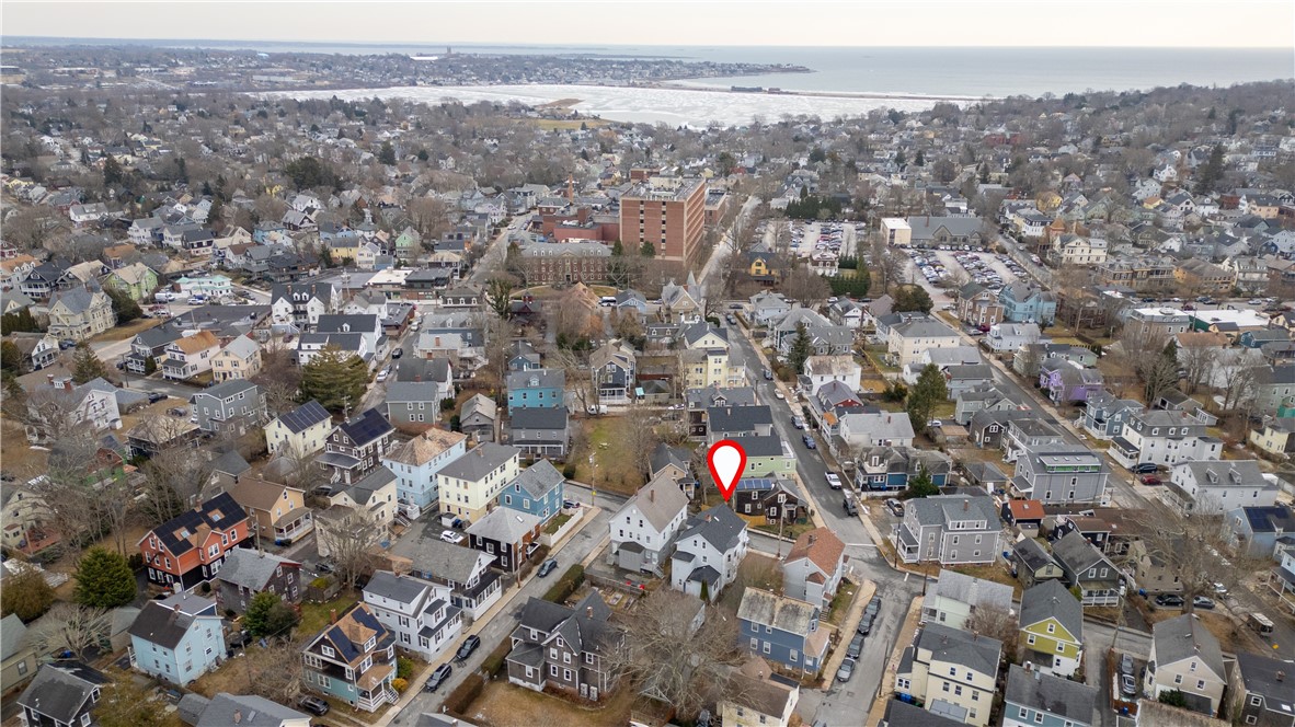 Newport, Rhode Island 02840, United States, 6 Bedrooms Bedrooms, ,3 BathroomsBathrooms,Residential,Pending,15661