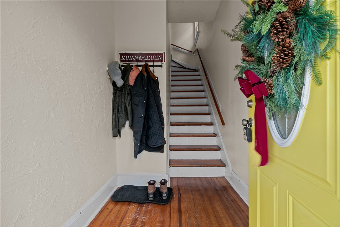 Newport, Rhode Island 02840, United States, 6 Bedrooms Bedrooms, ,3 BathroomsBathrooms,Residential,Pending,15661