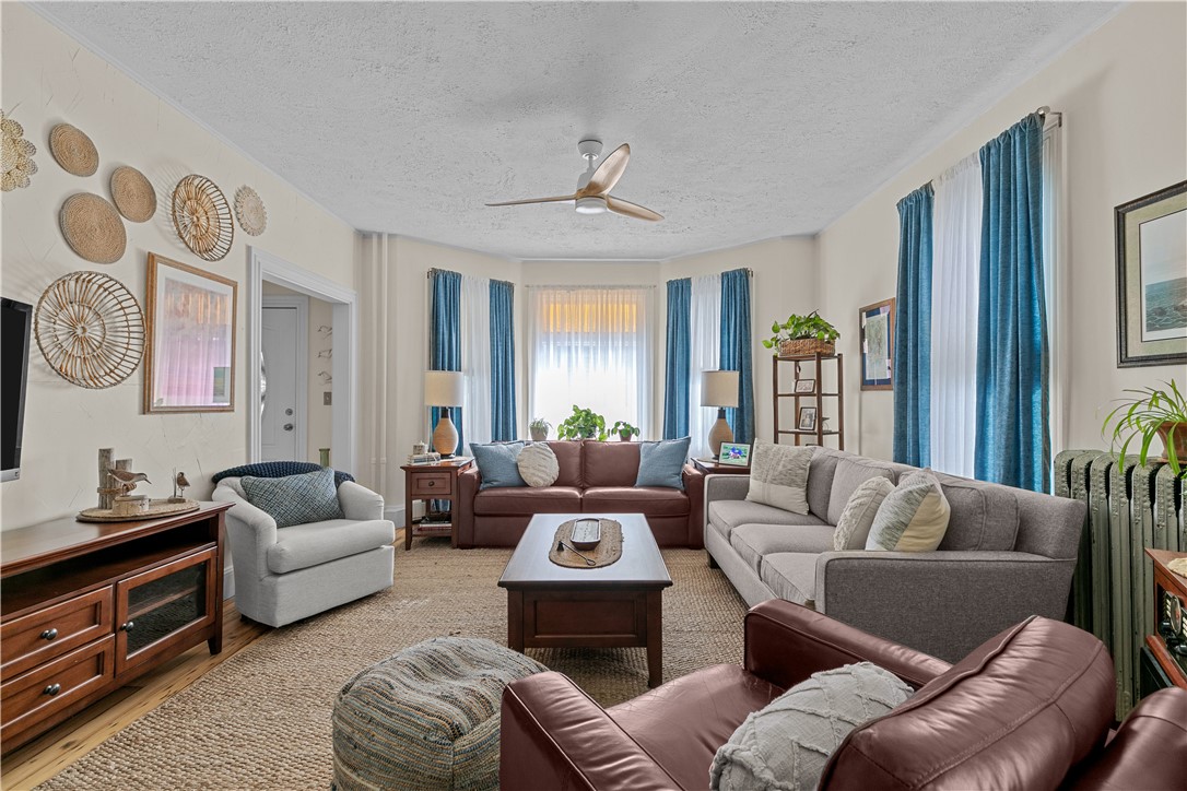 Newport, Rhode Island 02840, United States, 6 Bedrooms Bedrooms, ,3 BathroomsBathrooms,Residential,Pending,15661