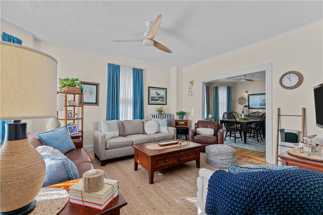 Newport, Rhode Island 02840, United States, 6 Bedrooms Bedrooms, ,3 BathroomsBathrooms,Residential,Pending,15661