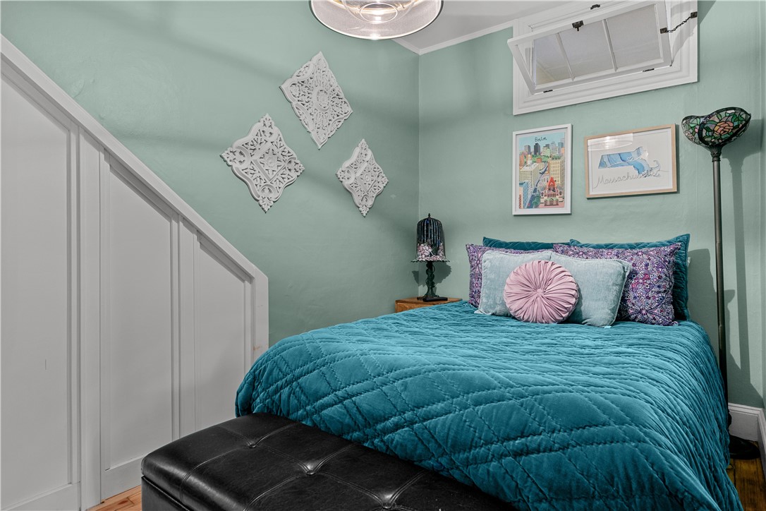 Newport, Rhode Island 02840, United States, 6 Bedrooms Bedrooms, ,3 BathroomsBathrooms,Residential,Pending,15661