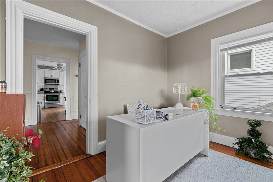 Newport, Rhode Island 02840, United States, 6 Bedrooms Bedrooms, ,3 BathroomsBathrooms,Residential,Pending,15661